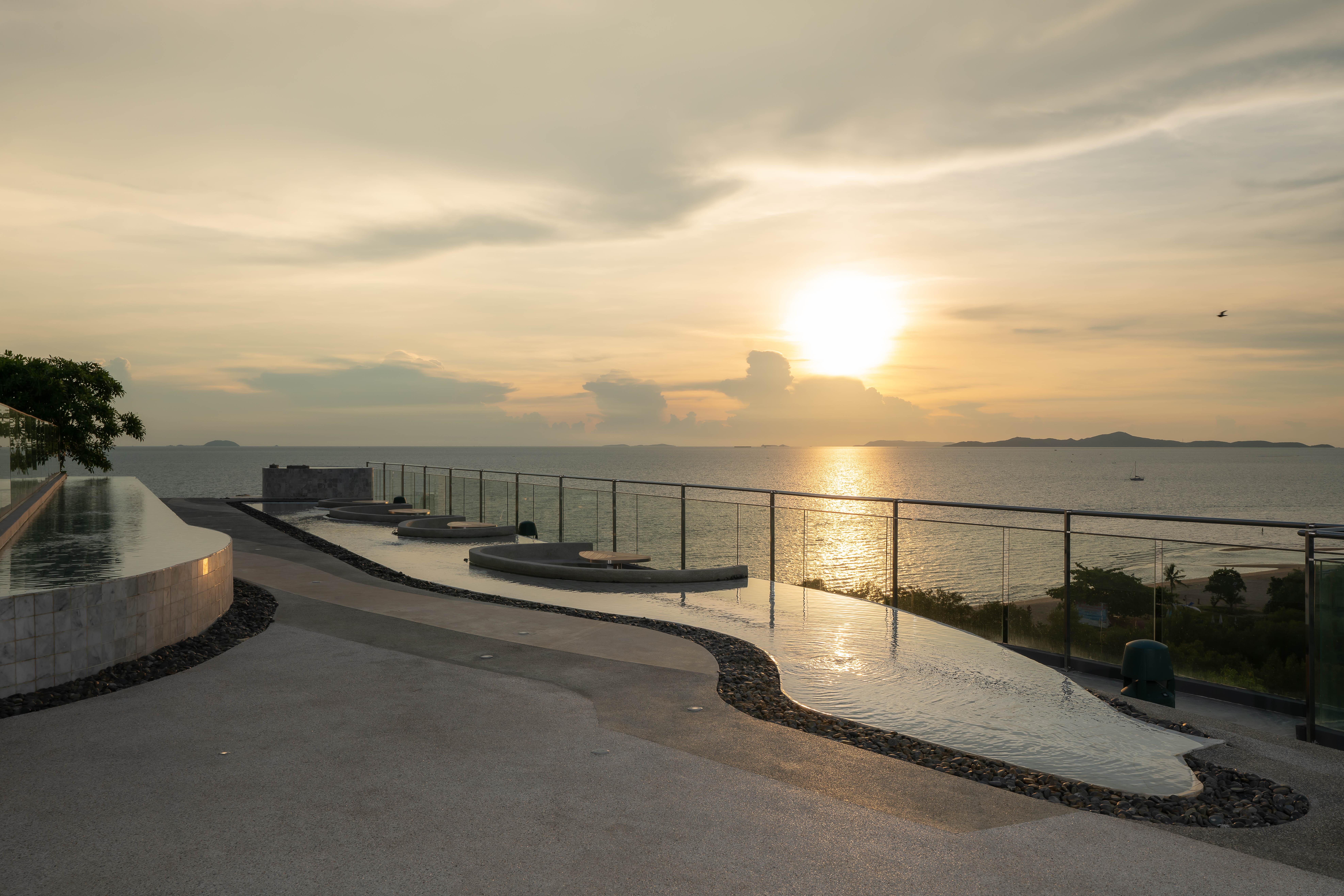 Bayphere Hotel Pattaya Jc Na Chom Thian Esterno foto Sunset at the viewing platform