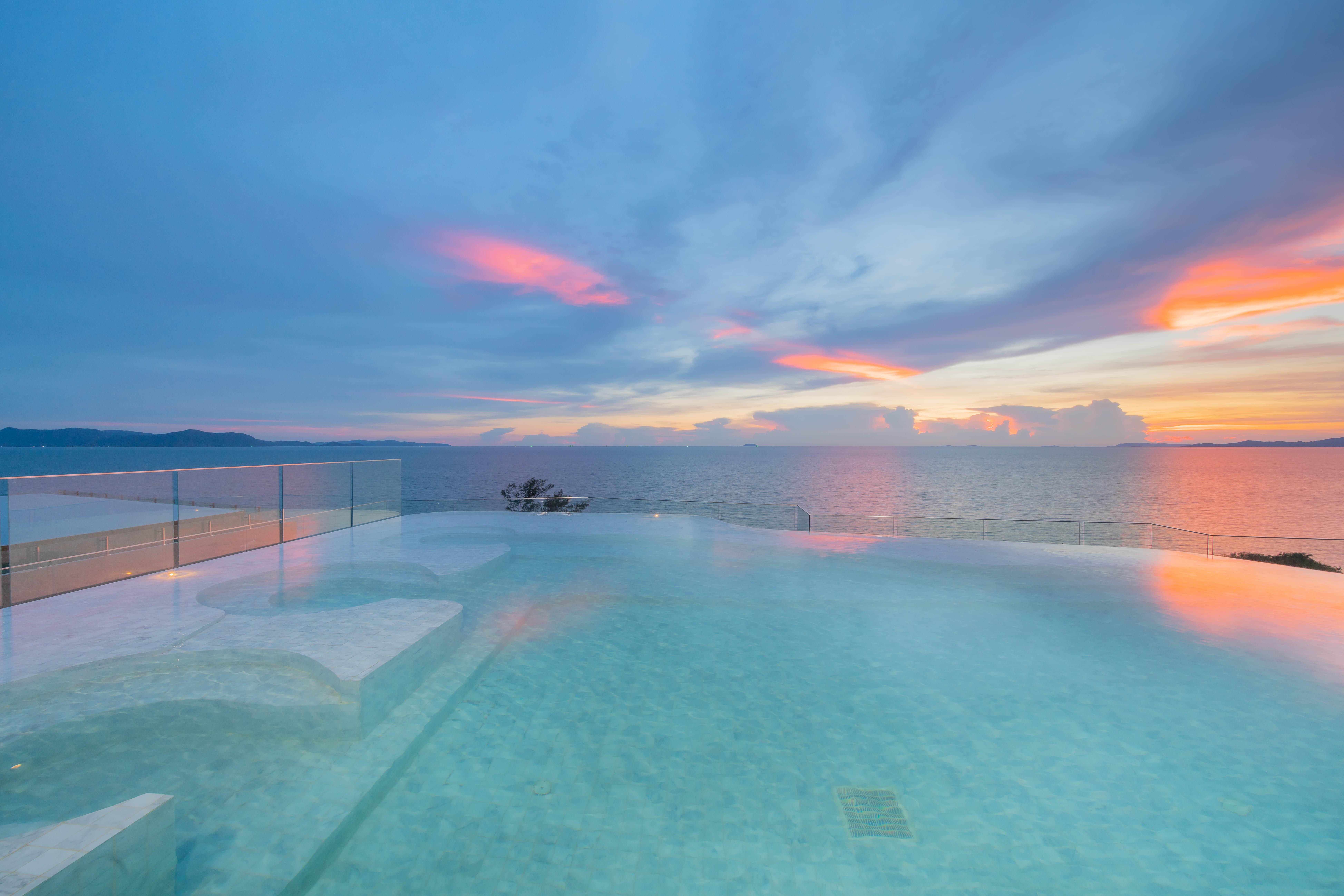 Bayphere Hotel Pattaya Jc Na Chom Thian Esterno foto Sunset at the rooftop pool