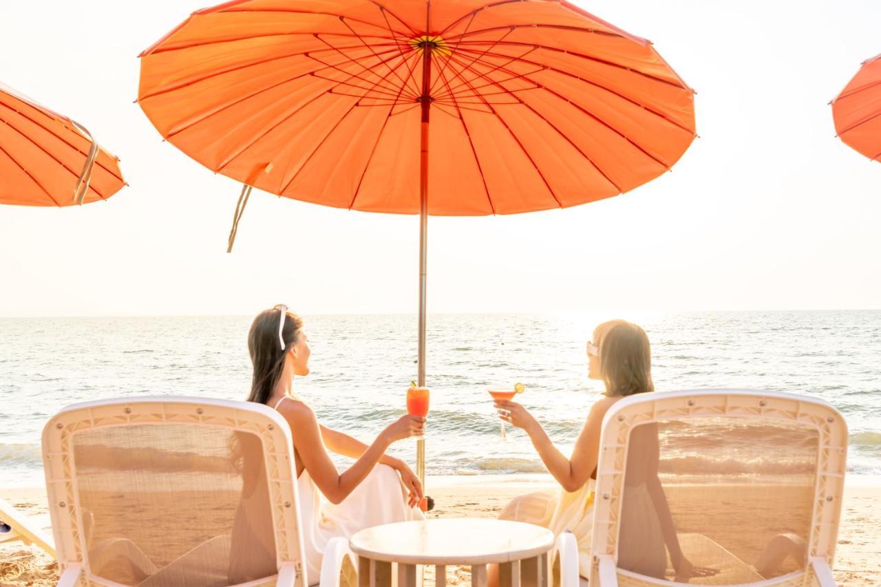 Bayphere Hotel Pattaya Jc Na Chom Thian Esterno foto A beach umbrella