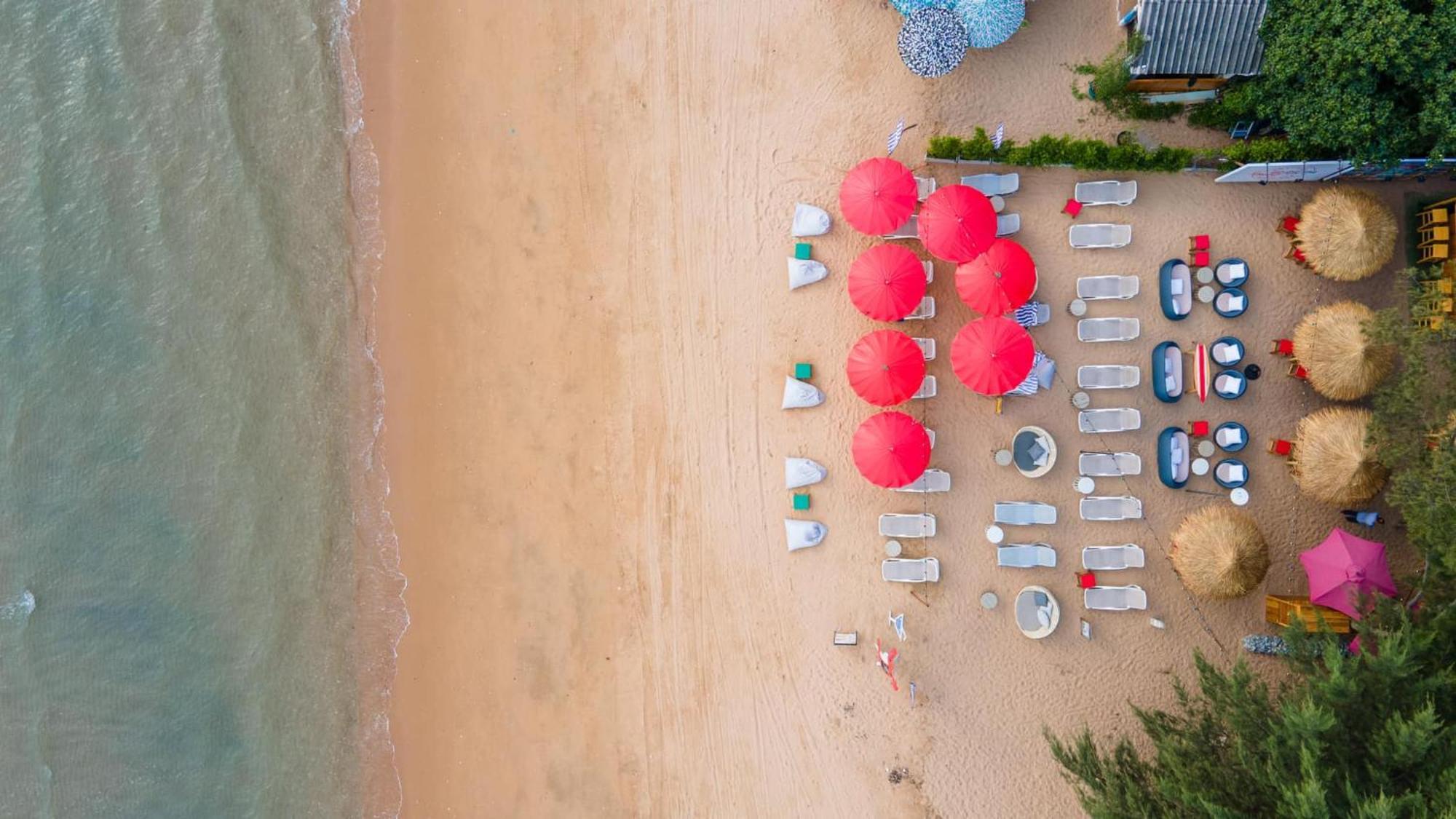Bayphere Hotel Pattaya Jc Na Chom Thian Esterno foto Aerial view of the beach